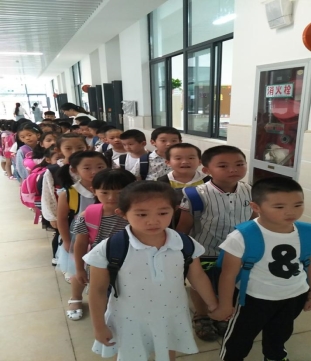 一年级常规教育wx_camera_1535242132555