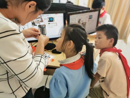 ed435598af341c489a25e2735f10261b