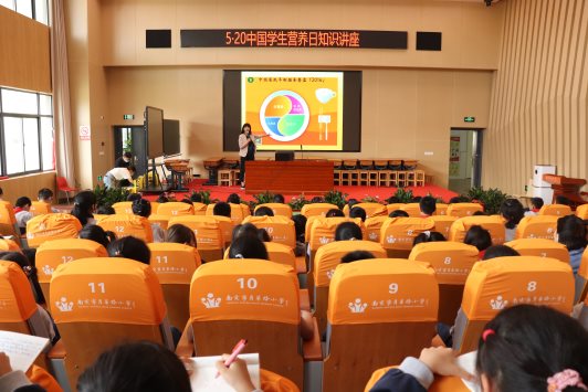 伟德可信任网站开展中国学生营养日宣传活动1