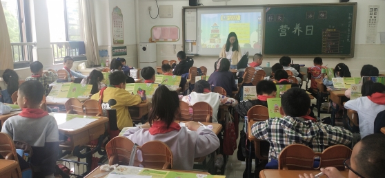 伟德可信任网站开展中国学生营养日宣传活动2