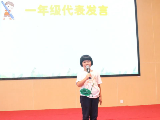 人站在墙边

中度可信度描述已自动生成