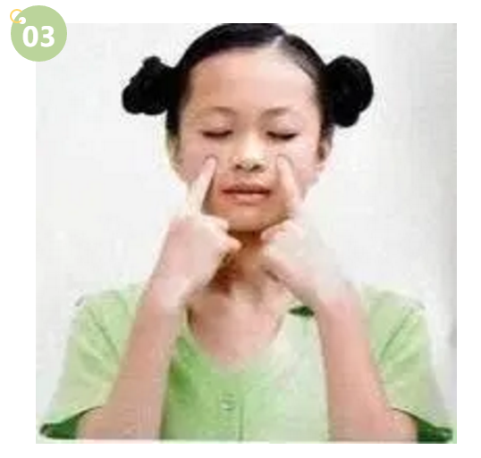 女孩在刷牙

描述已自动生成