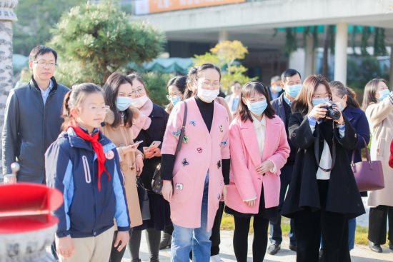 ac55906731d9f5b9e5ec5b3d08a19614