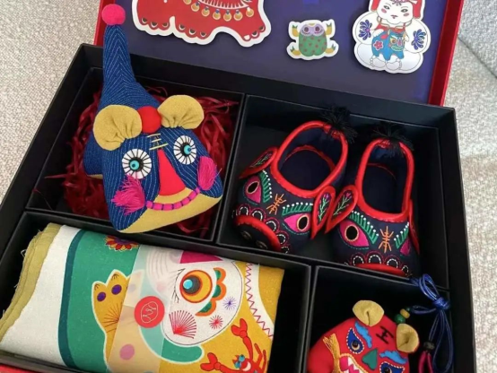 卡通人物

低可信度描述已自动生成