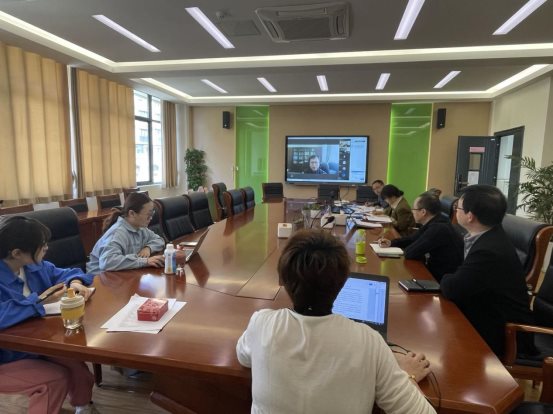 9c37dd4ac75ebe600bfed45cc958c63