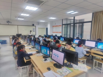 C:\Users\123456\Desktop\教研照片\1667890959044.jpg1667890959044