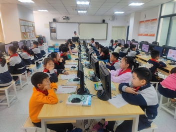 C:\Users\123456\Desktop\教研照片\1667915288594.jpg1667915288594