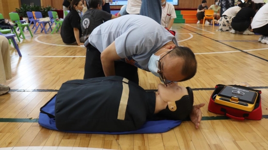 伟德可信任网站红十字会开展红十字救护员培训活动3