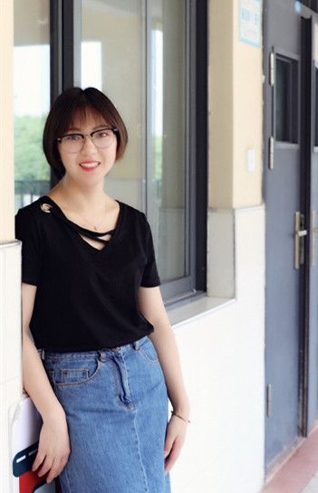 黄雪梅_副本.jpg 黄雪梅_副本.jpg